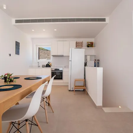 Deluxe Maisonette With Private Jacuzzi Apartment Glifades