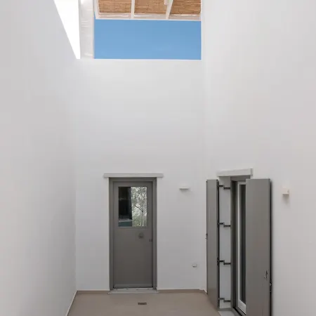 Deluxe Maisonette With Private Jacuzzi Glifades