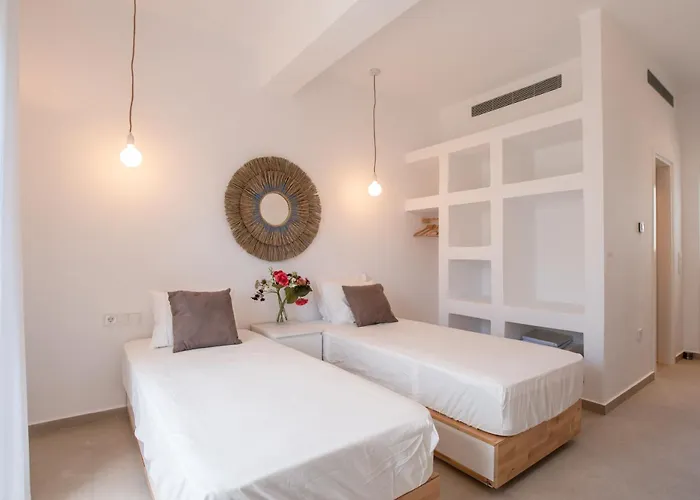 Deluxe Maisonette With Private Jacuzzi Glifades